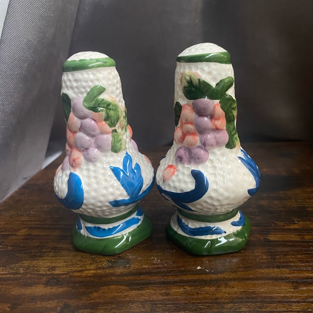 Fitz and Floyd Salt and Pepper Shaker Set Vines and Berries with Plugs